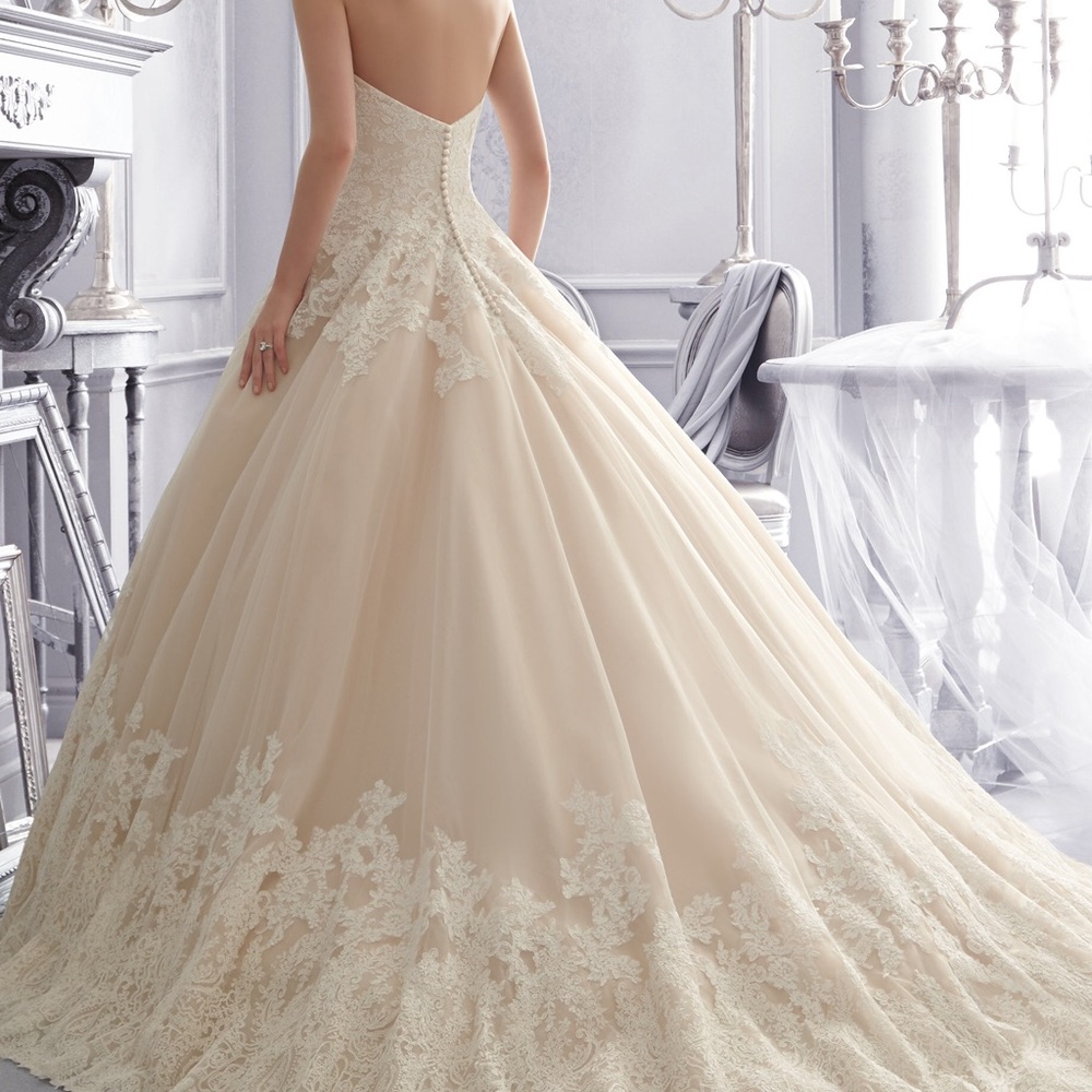 Mori Lee Wedding dress 2674 size 8   Length 58"